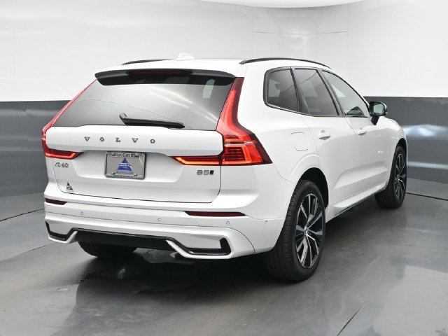 Used 2024 Volvo XC60 B5 Plus AWD/4WD image 8