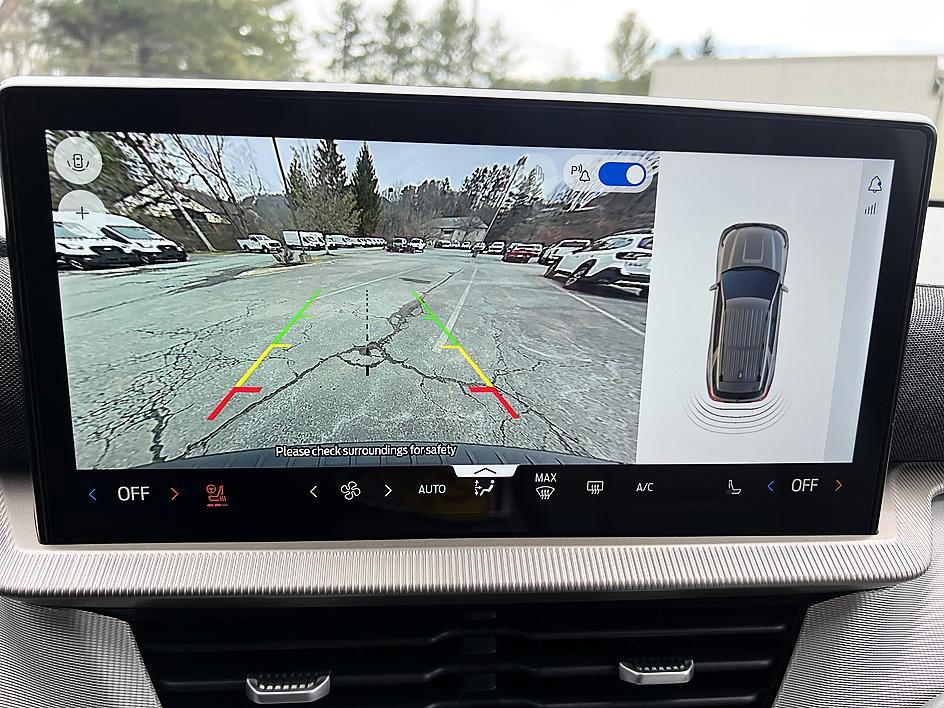 Used 2025 Ford Explorer Active w/ Active Comfort Package image 16