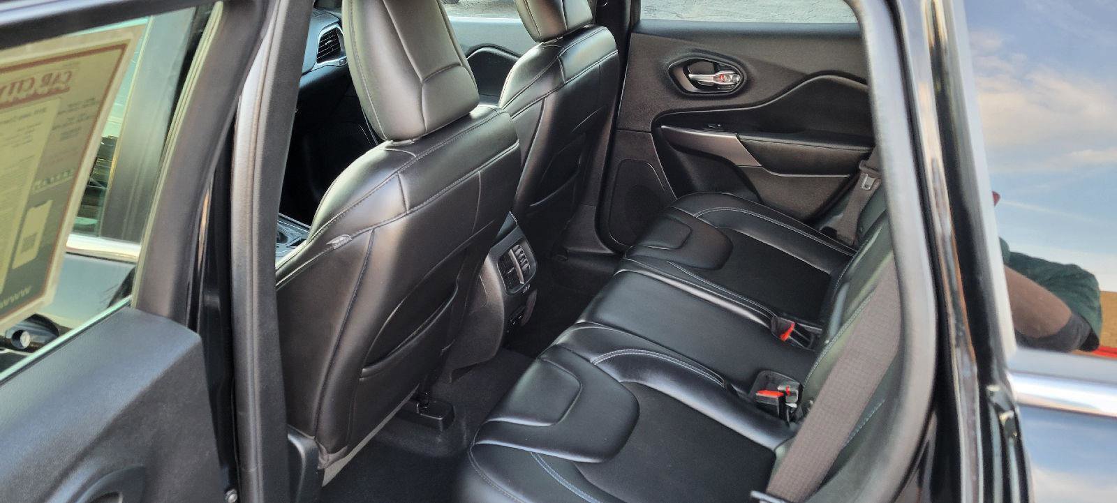 Used 2019 Jeep Cherokee Latitude Plus w/ Cold Weather Group image 6