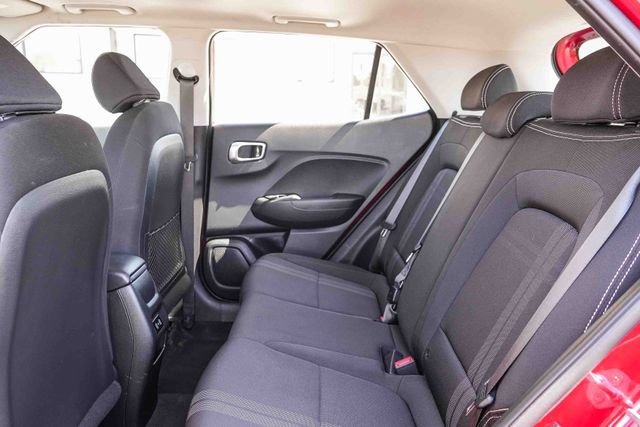 Used 2025 Hyundai Venue SEL FWD image 22