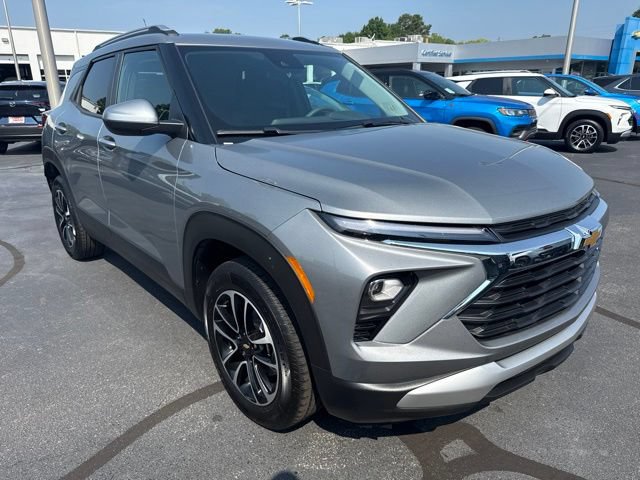 Used 2025 Chevrolet TrailBlazer LT AWD/4WD image 7