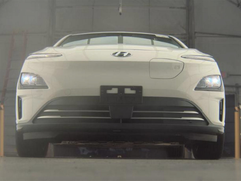 Used 2023 Hyundai Kona Limited w/ Cargo Package FWD image 4