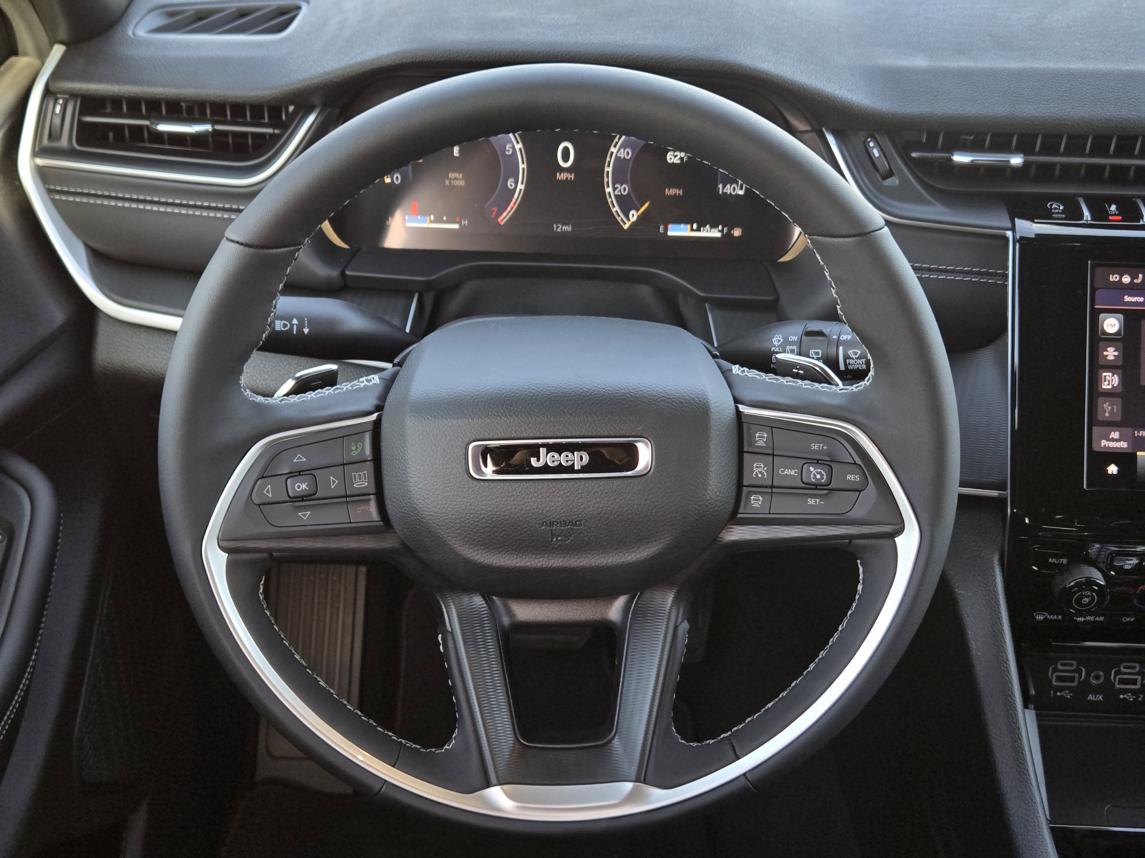 New 2025 Jeep Grand Cherokee Laredo w/ Luxury Tech Group I RWD image 21