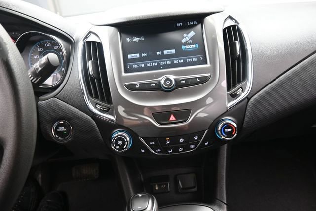 Used 2017 Chevrolet Cruze LT w/ Convenience Package FWD image 10