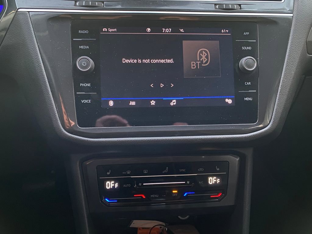 Used 2022 Volkswagen Tiguan SE image 34