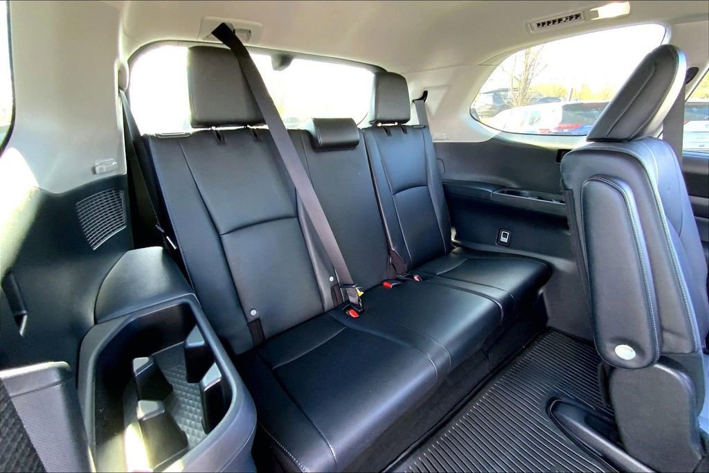 Used 2024 Toyota Grand Highlander Platinum image 18