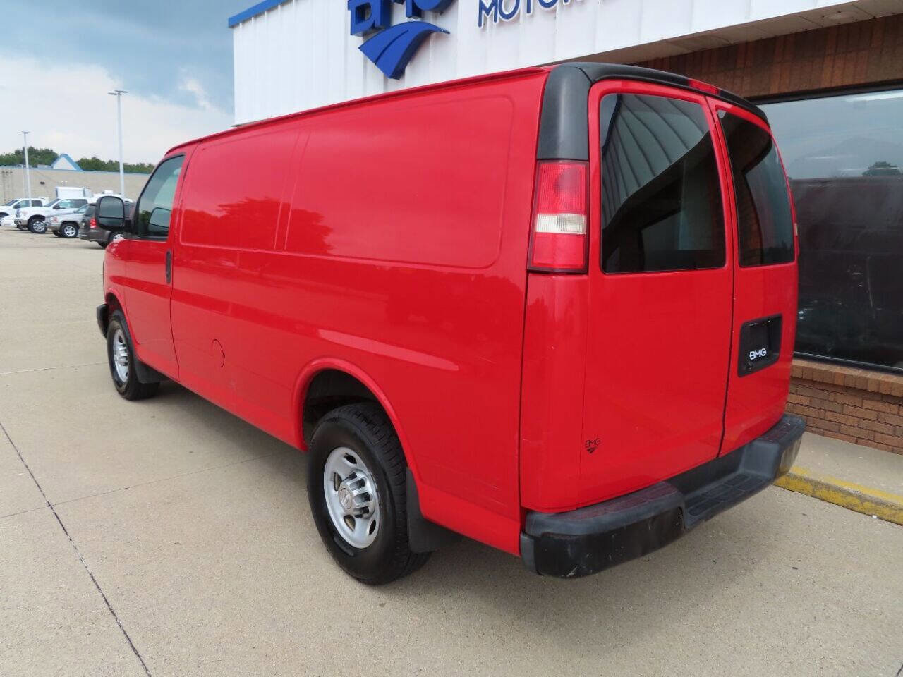Used 2015 Chevrolet Express 2500 image 3