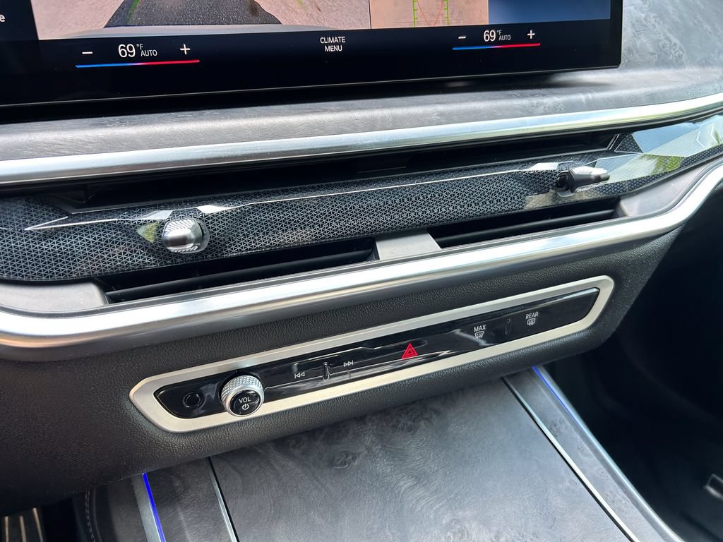 Used 2023 BMW X7 xDrive40i w/ M Sport Package AWD/4WD image 40
