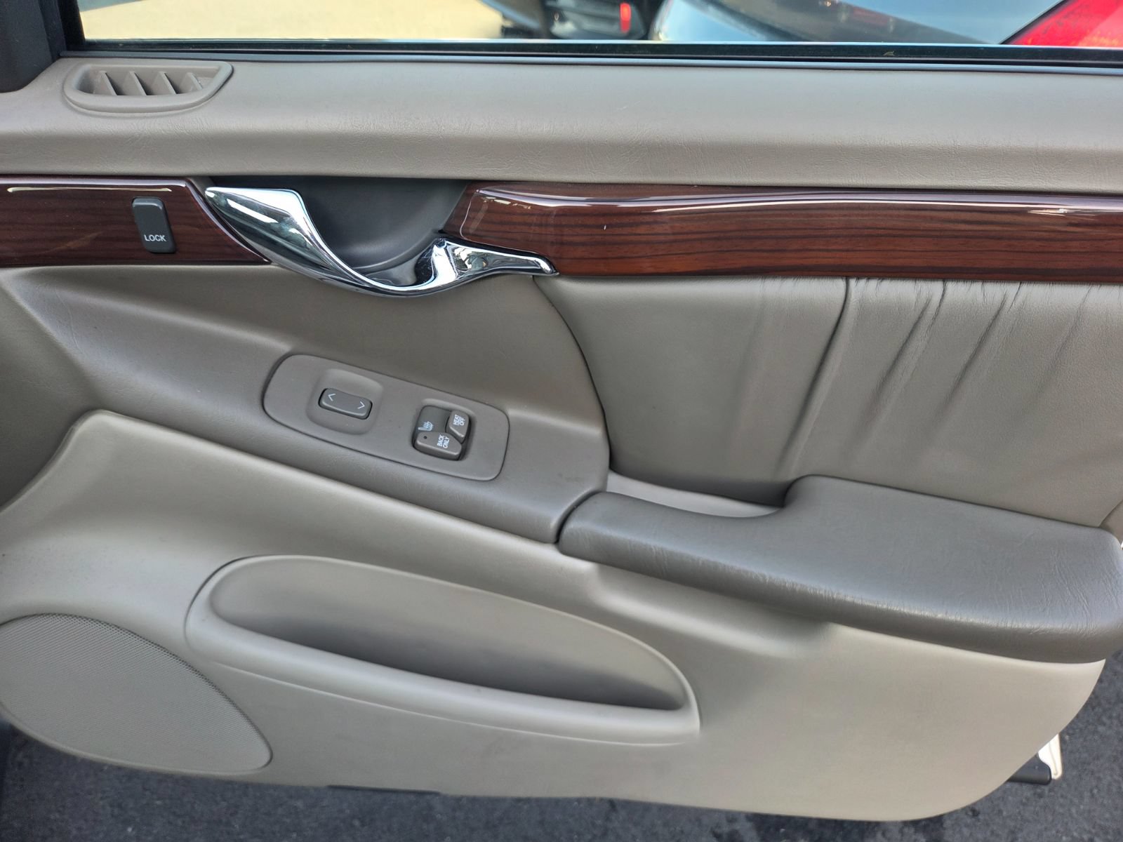 Used 2002 Cadillac De Ville DHS w/ Safety/Security Pkg FWD image 14