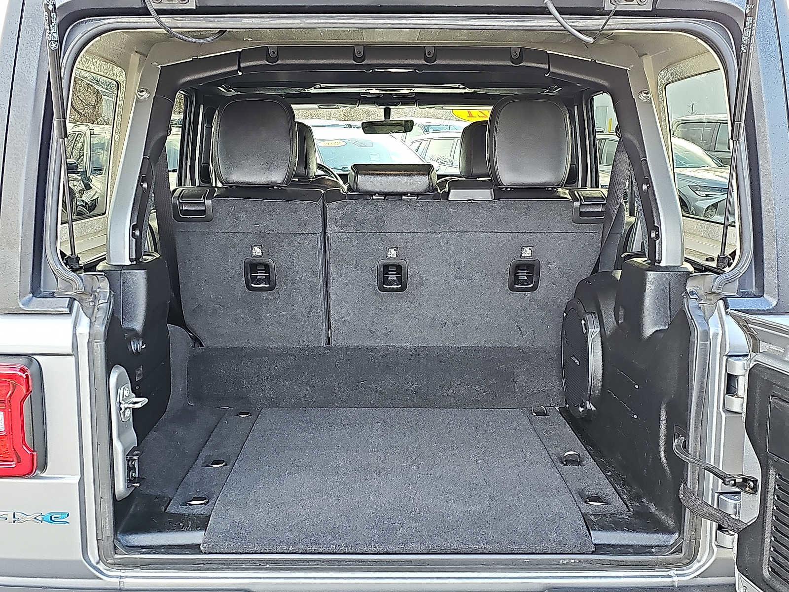 Used 2021 Jeep Wrangler Unlimited Sahara w/ Cold Weather Group image 31