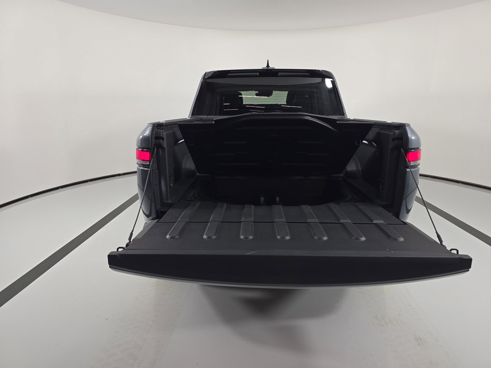 Used 2022 Rivian R1T Adventure AWD/4WD image 17