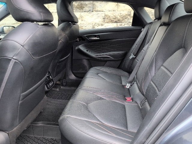 Used 2022 Toyota Avalon Limited image 25
