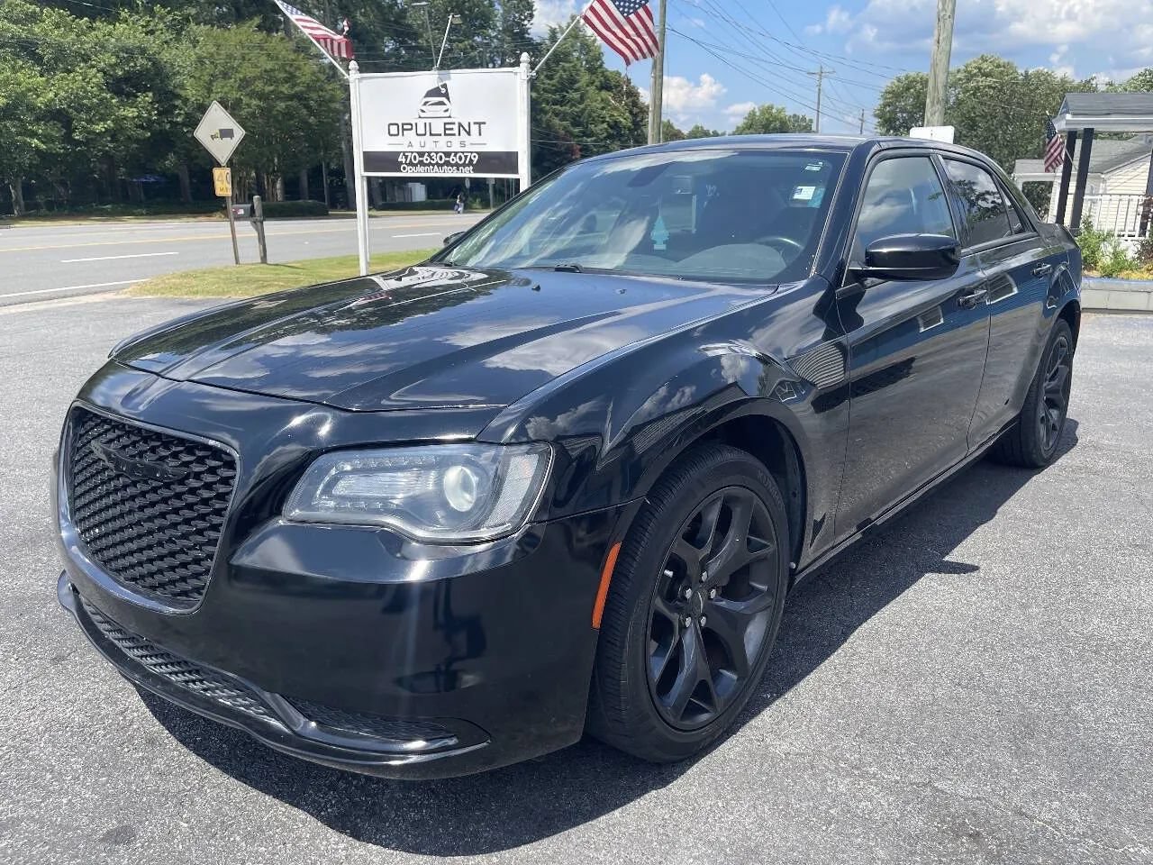 Used 2020 Chrysler 300 Touring w/ Sport Appearance Package RWD image 3