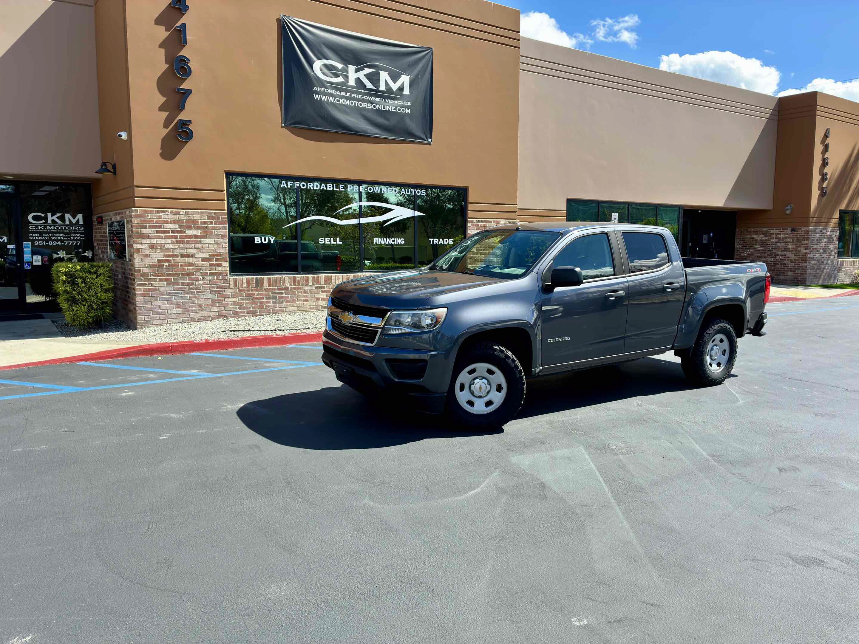 Used 2017 Chevrolet Colorado W/T w/ WT Convenience Package AWD/4WD image 2