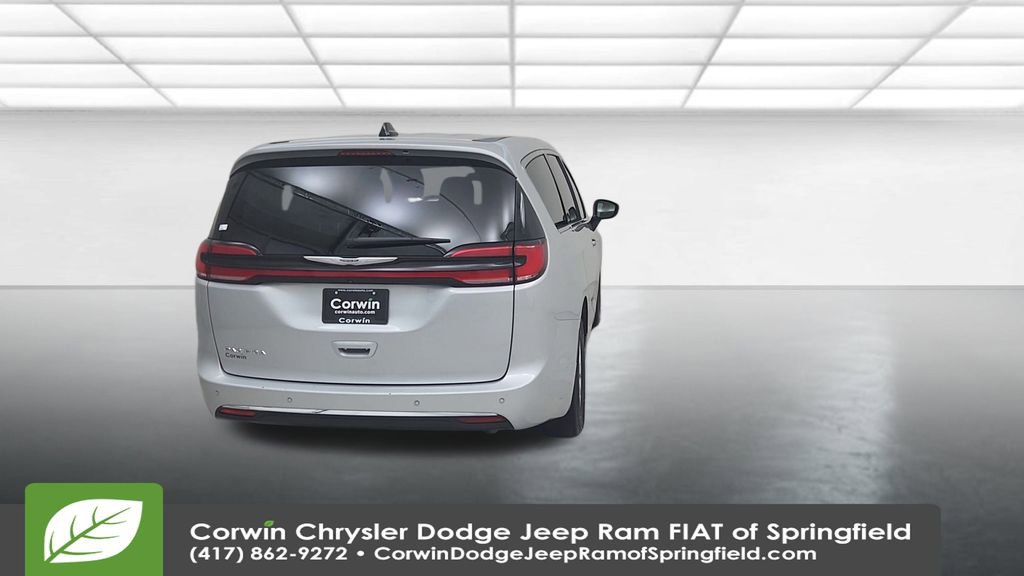Certified 2024 Chrysler Pacifica Touring-L image 13