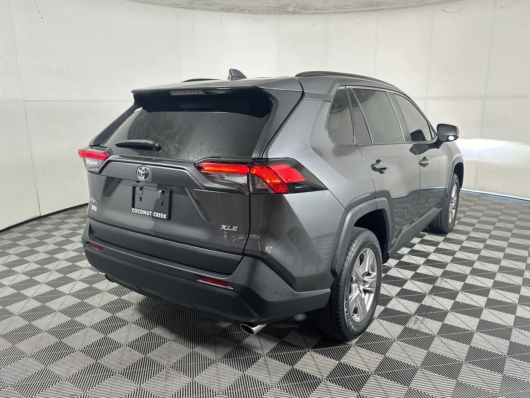 Used 2023 Toyota RAV4 XLE w/ Convenience Package FWD image 3