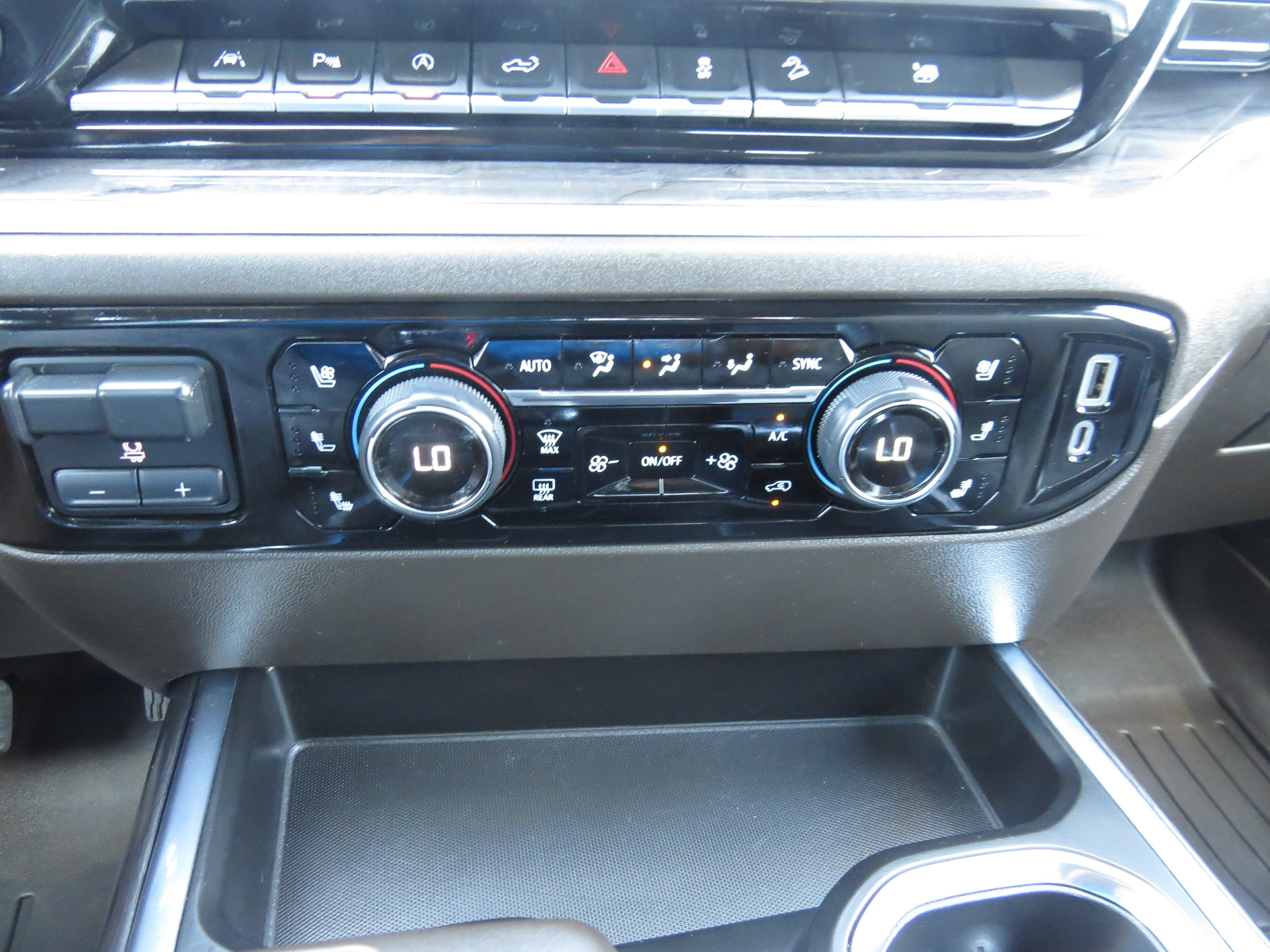 Used 2022 Chevrolet Silverado 1500 LTZ w/ Technology Package AWD/4WD image 21