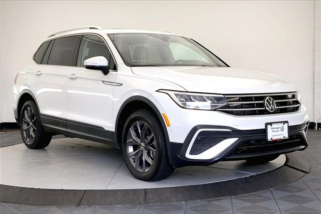 Certified 2023 Volkswagen Tiguan SE w/ Panoramic Sunroof Package image 1