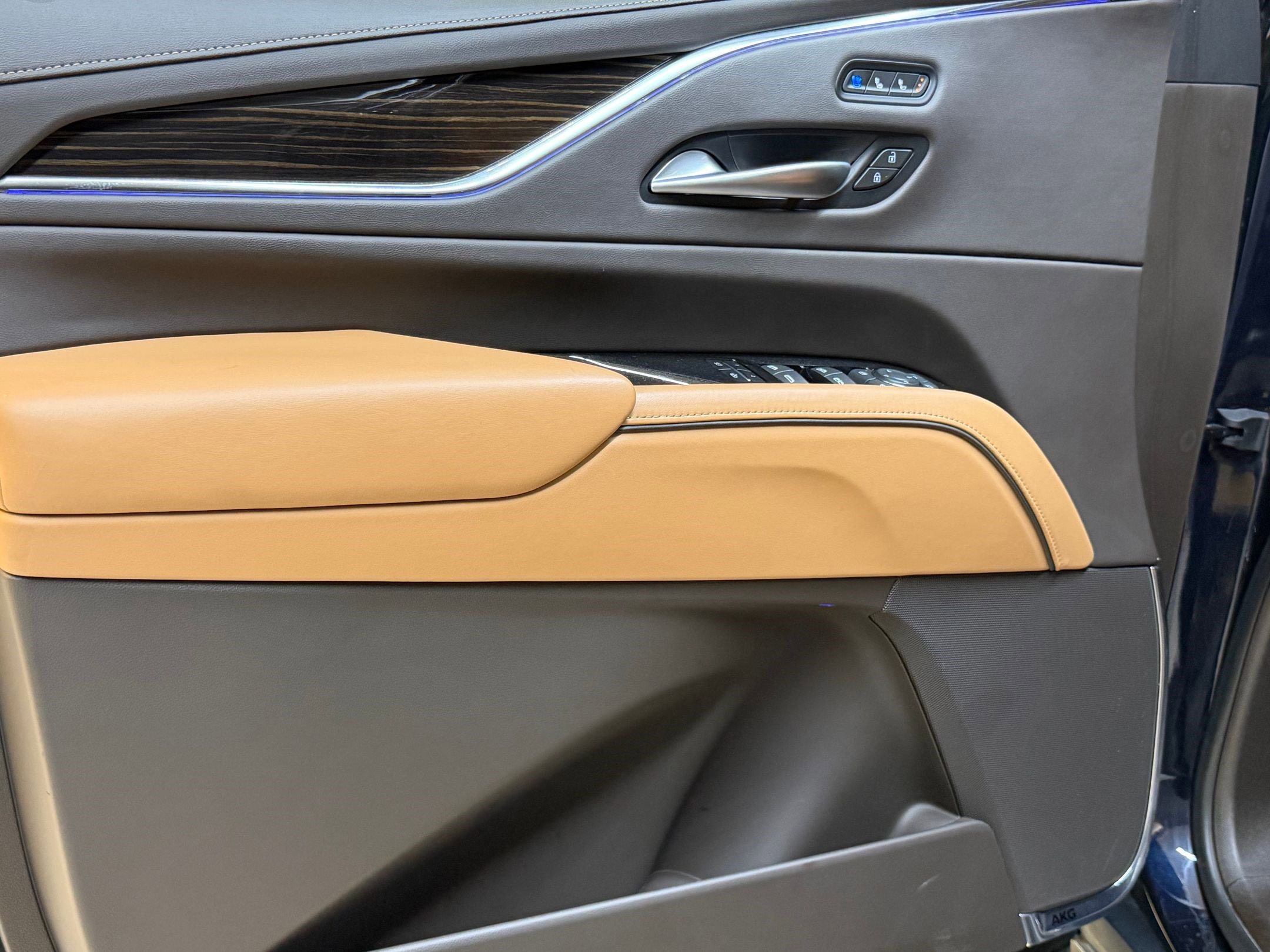 Certified 2023 Cadillac Escalade ESV Premium Luxury image 13