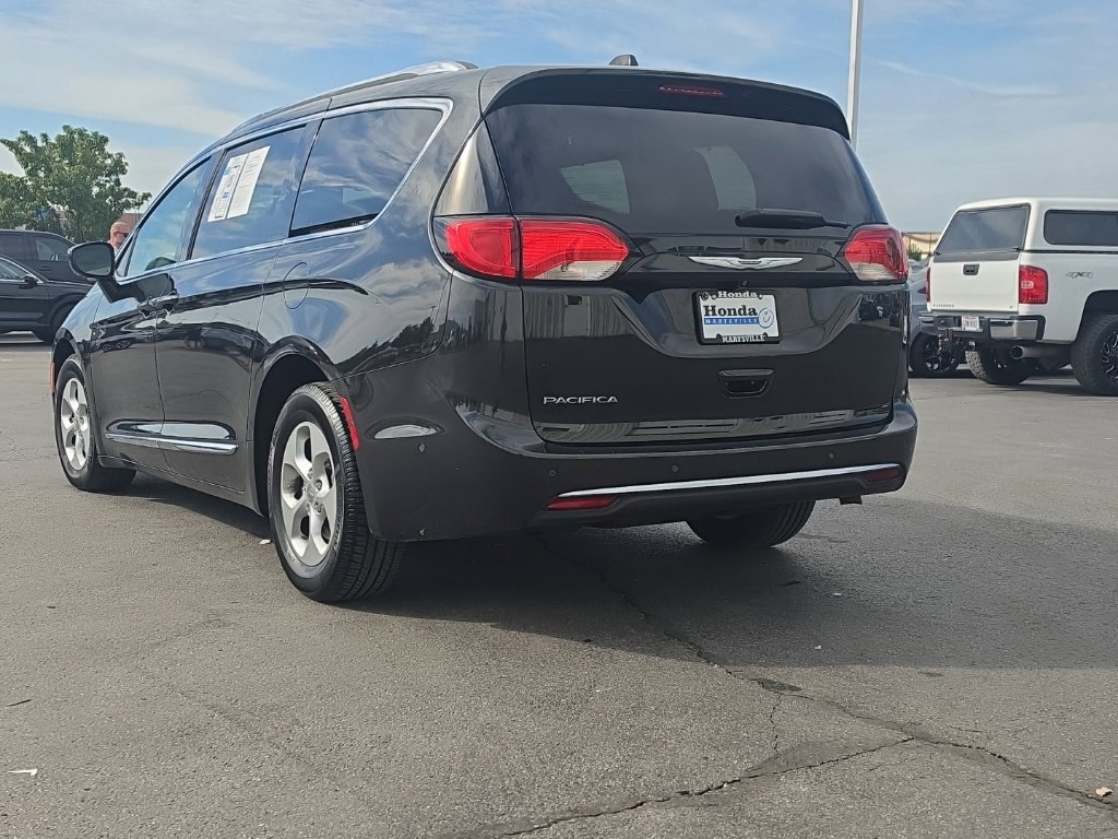 Used 2017 Chrysler Pacifica Touring-L Plus w/ Advanced Safetytec Group FWD image 9