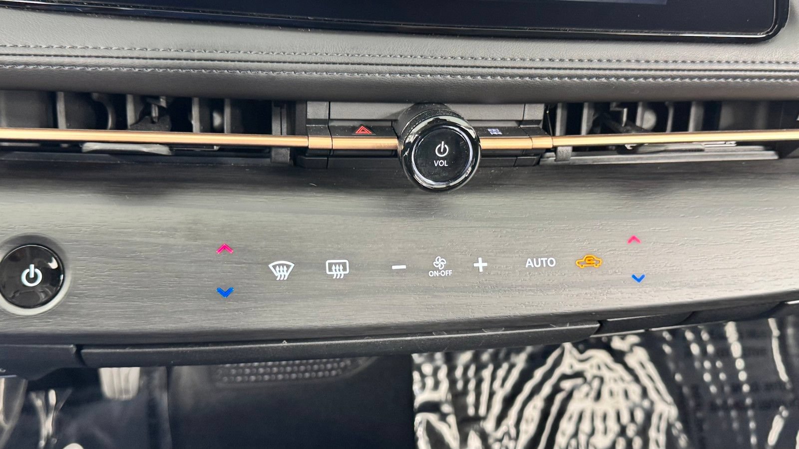 Certified 2024 Nissan Ariya AWD image 26