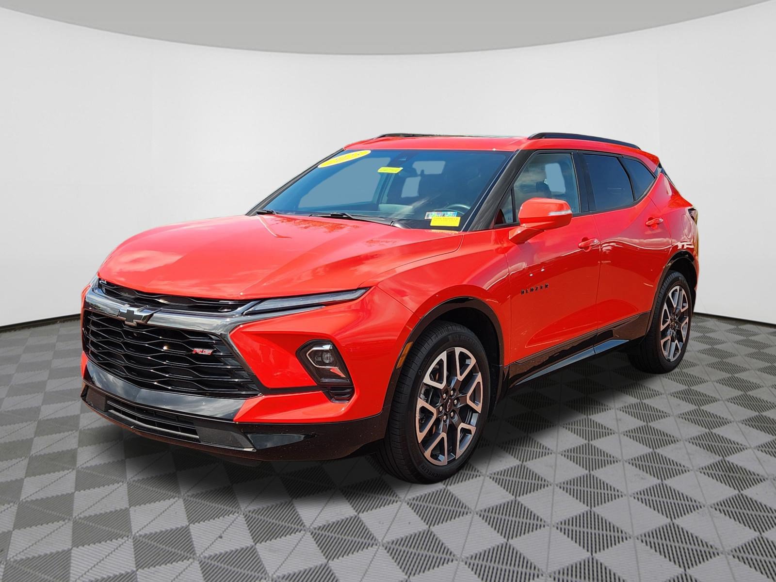 Used 2025 Chevrolet Blazer RS w/ Driver Confidence II Package AWD/4WD image 2