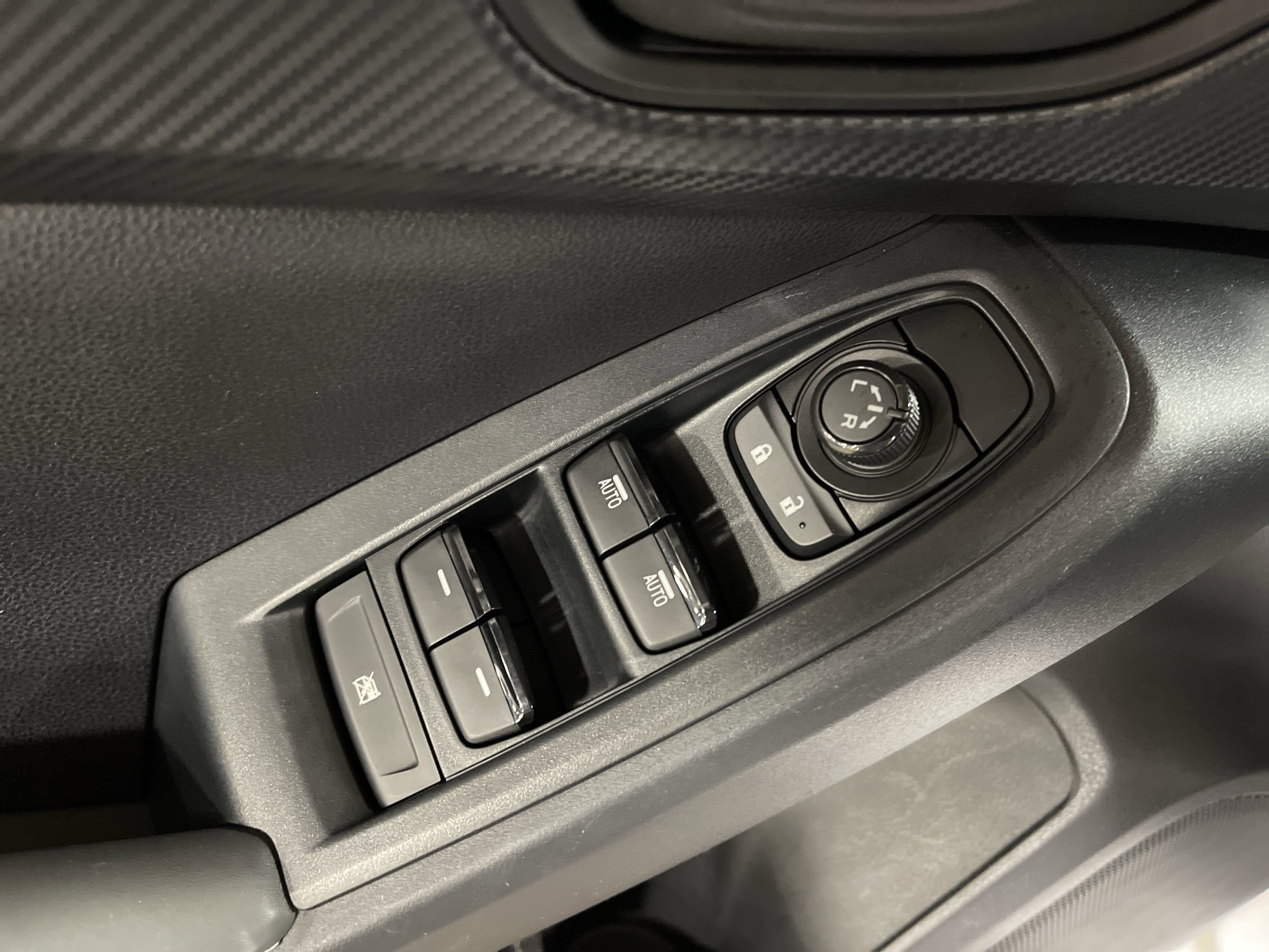 Used 2024 Subaru Crosstrek 2.0i Premium image 8