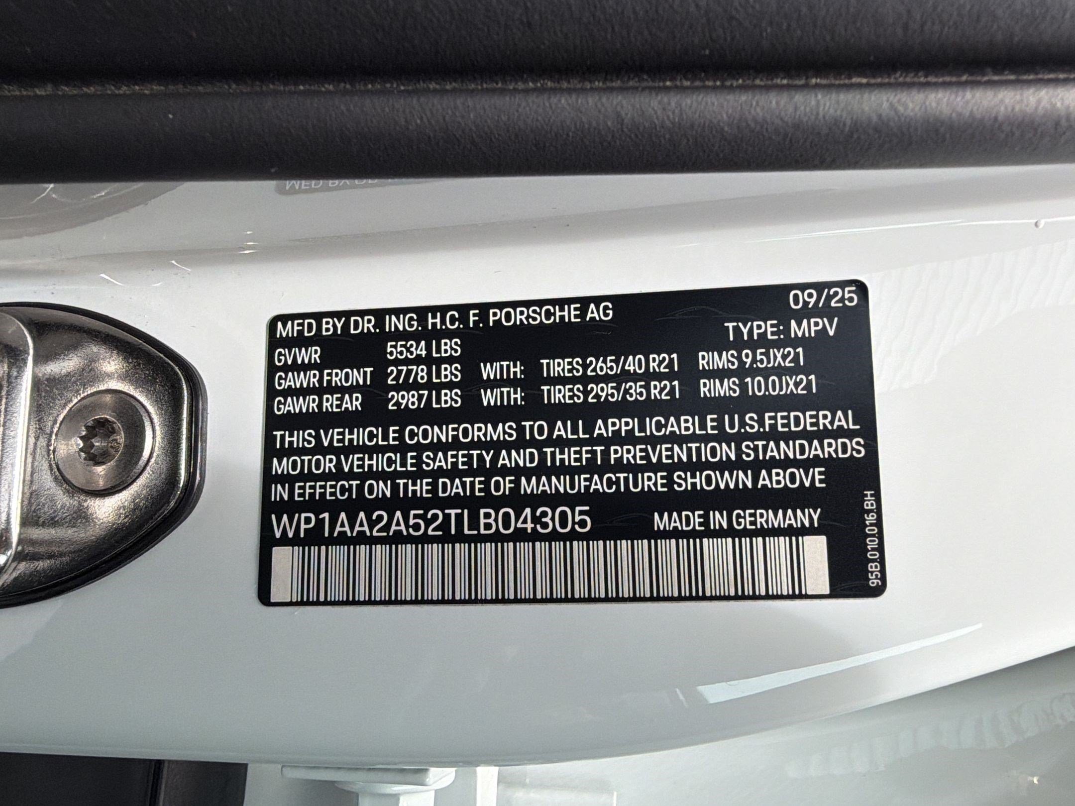 Used 2026 Porsche Macan AWD/4WD image 22