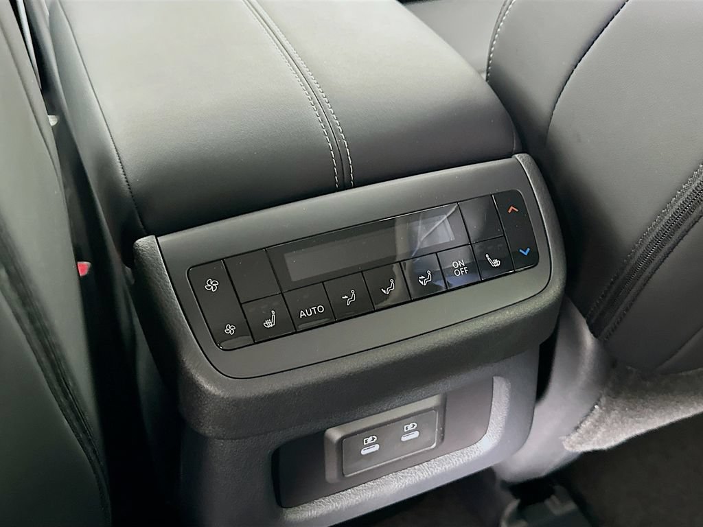 New 2026 Nissan Pathfinder SL w/ SL Premium Package AWD/4WD image 33