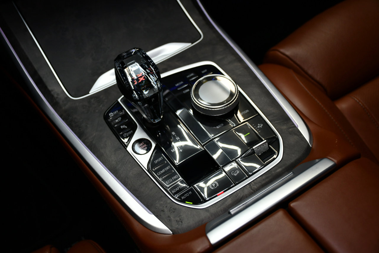 Used 2022 BMW X7 M50i w/ Executive Package image 34