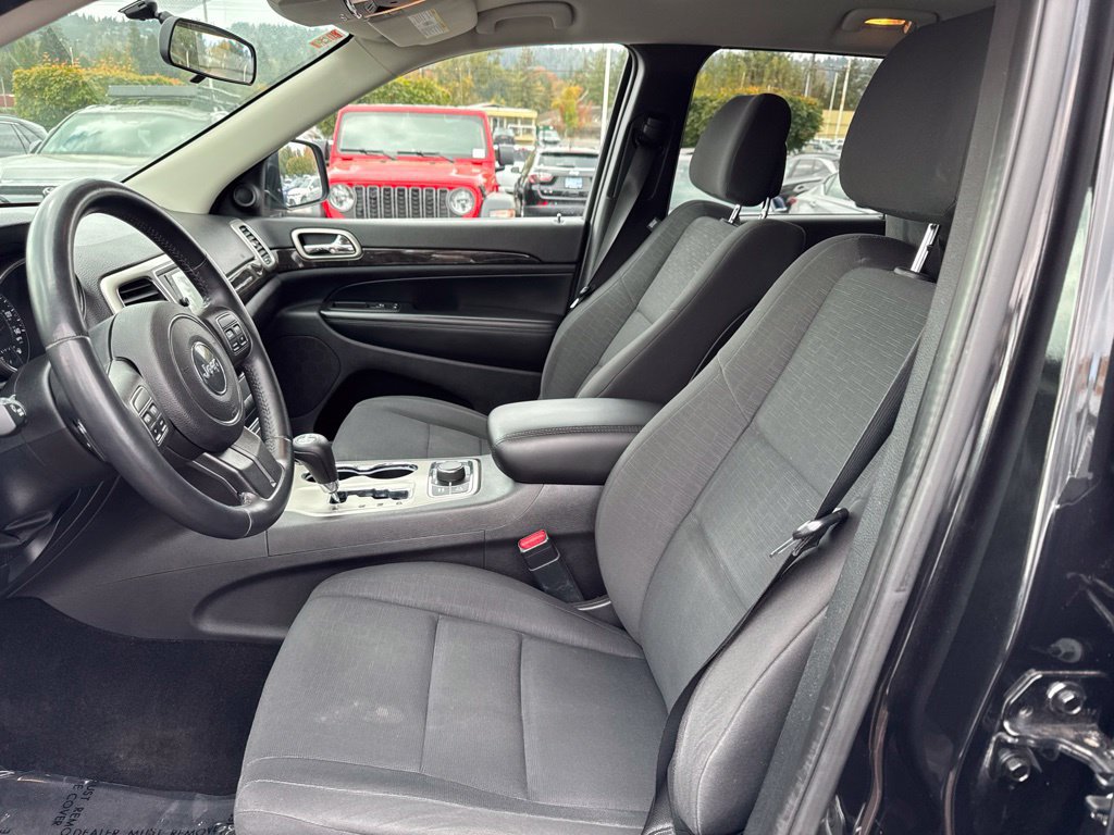 Used 2013 Jeep Grand Cherokee Laredo w/ Laredo E Group AWD/4WD image 4