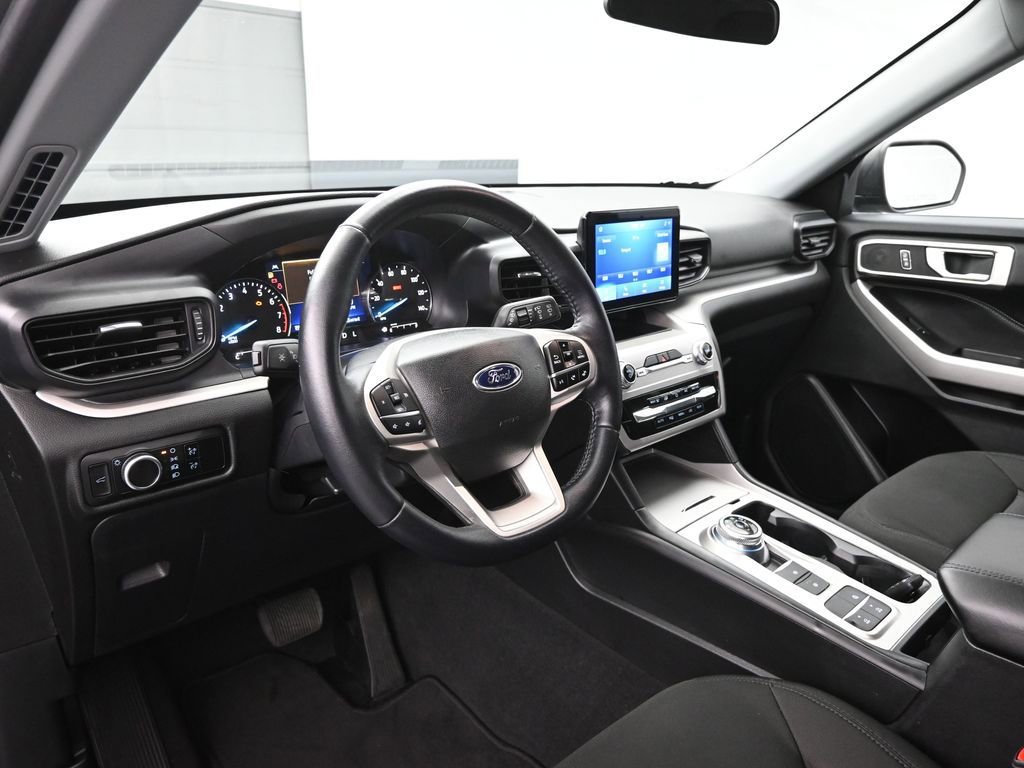 Certified 2023 Ford Explorer XLT RWD image 19