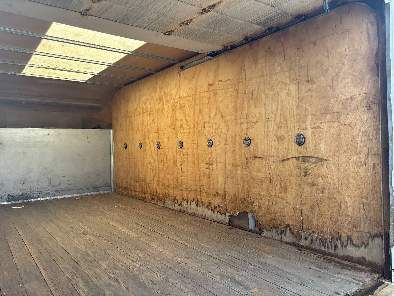Used 2014 Chevrolet Express 3500 Extended RWD image 8