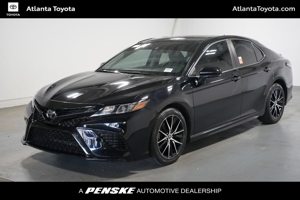 Used 2022 Toyota Camry SE FWD image 1