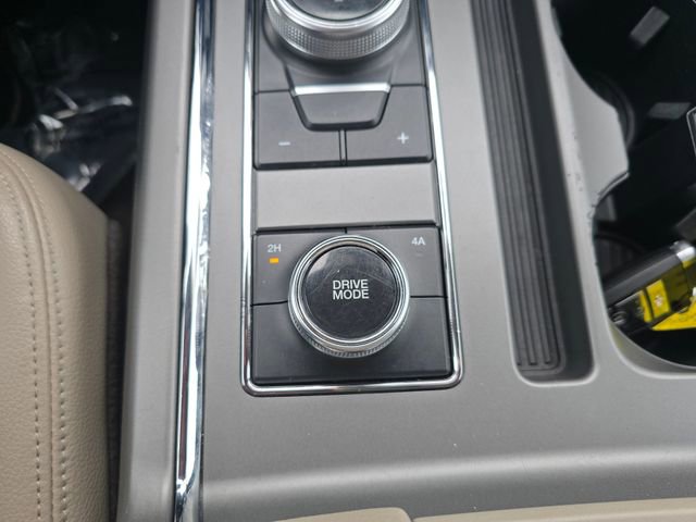 Used 2018 Ford Expedition XLT w/ Equipment Group 201A AWD/4WD image 18