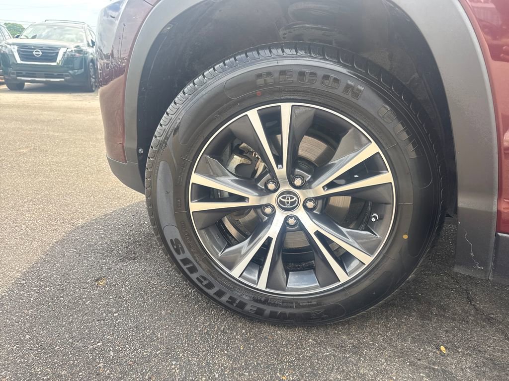 Used 2019 Toyota Highlander LE FWD image 29