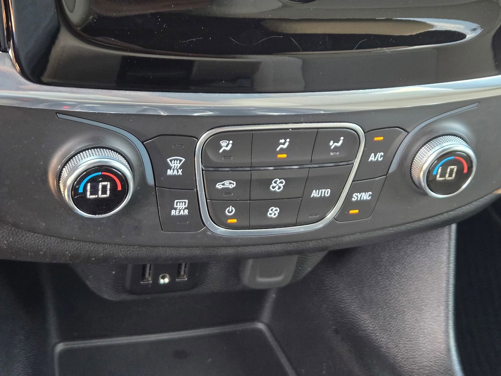 Used 2023 Chevrolet Traverse LS w/ Safety Package FWD image 17