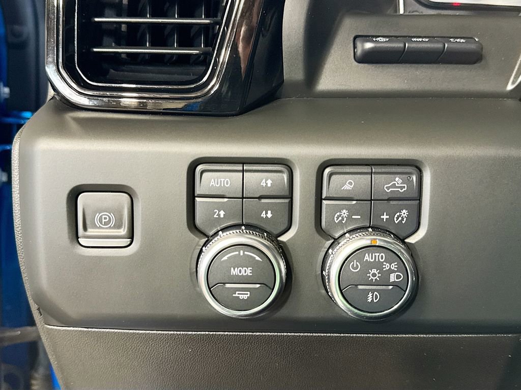 Used 2022 GMC Sierra 1500 AT4 w/ Technology Package AWD/4WD image 23