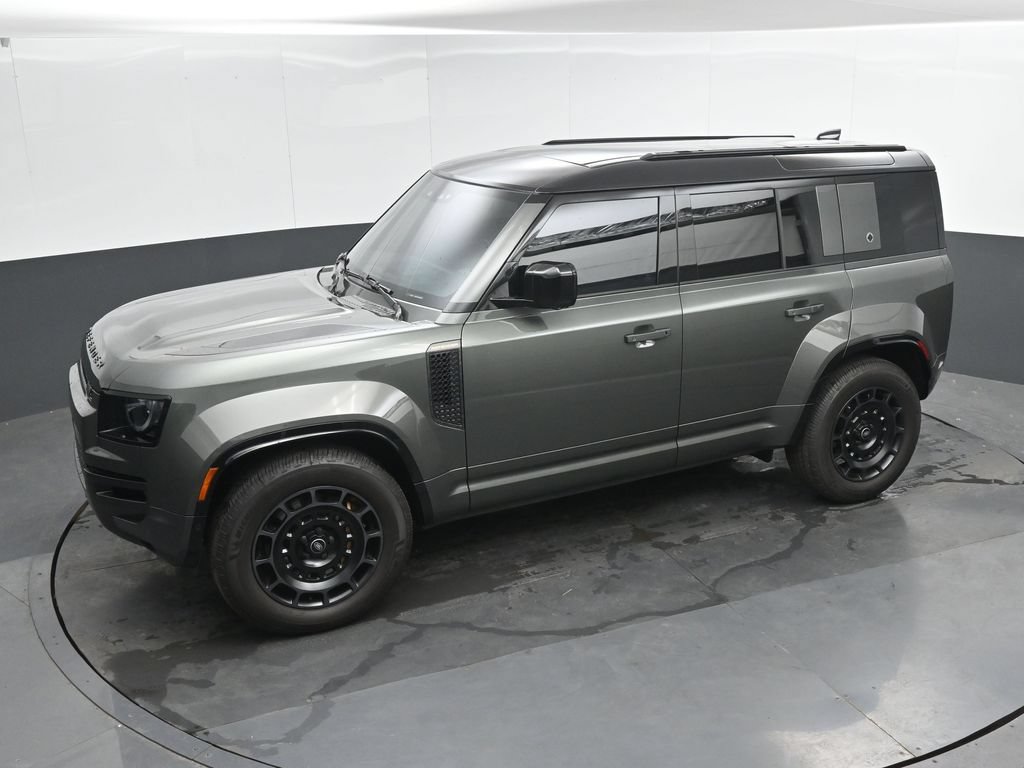 Used 2025 Land Rover Defender 110 AWD/4WD image 37