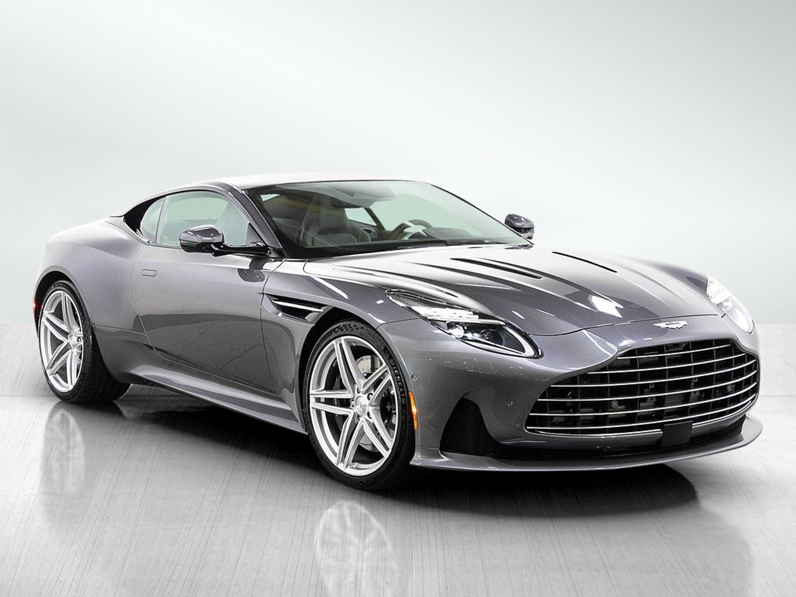 Used 2025 Aston Martin DB12 Coupe RWD image 7
