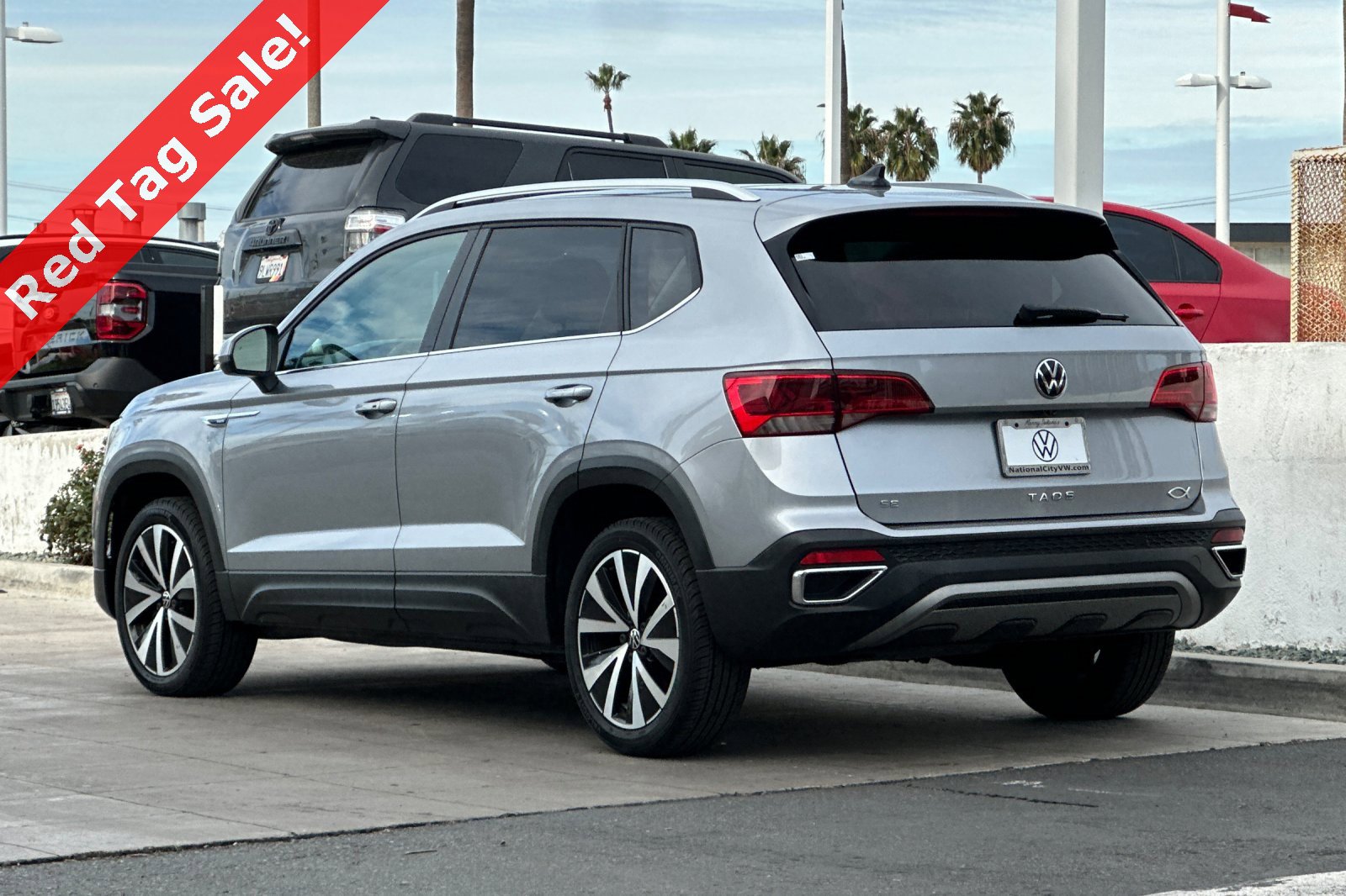 Certified 2022 Volkswagen Taos SE w/ Panoramic Sunroof Package image 7