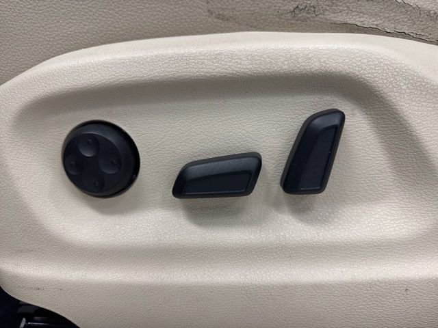 Used 2016 Volkswagen Tiguan SE image 10