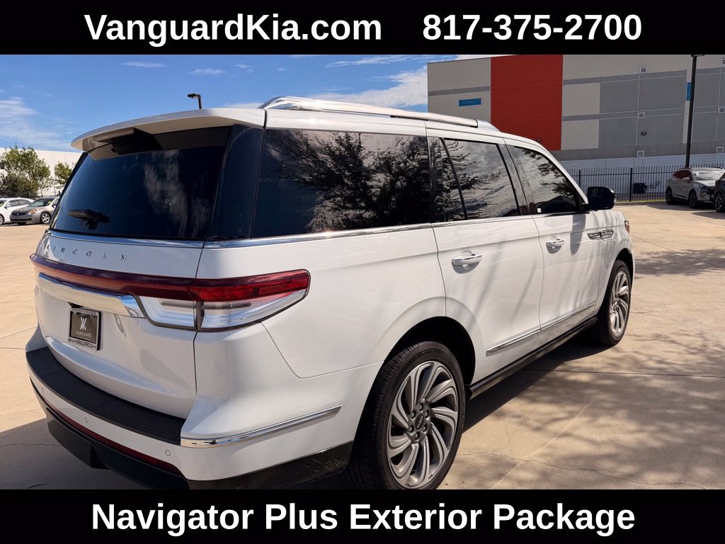 Used 2022 Lincoln Navigator 4WD image 4