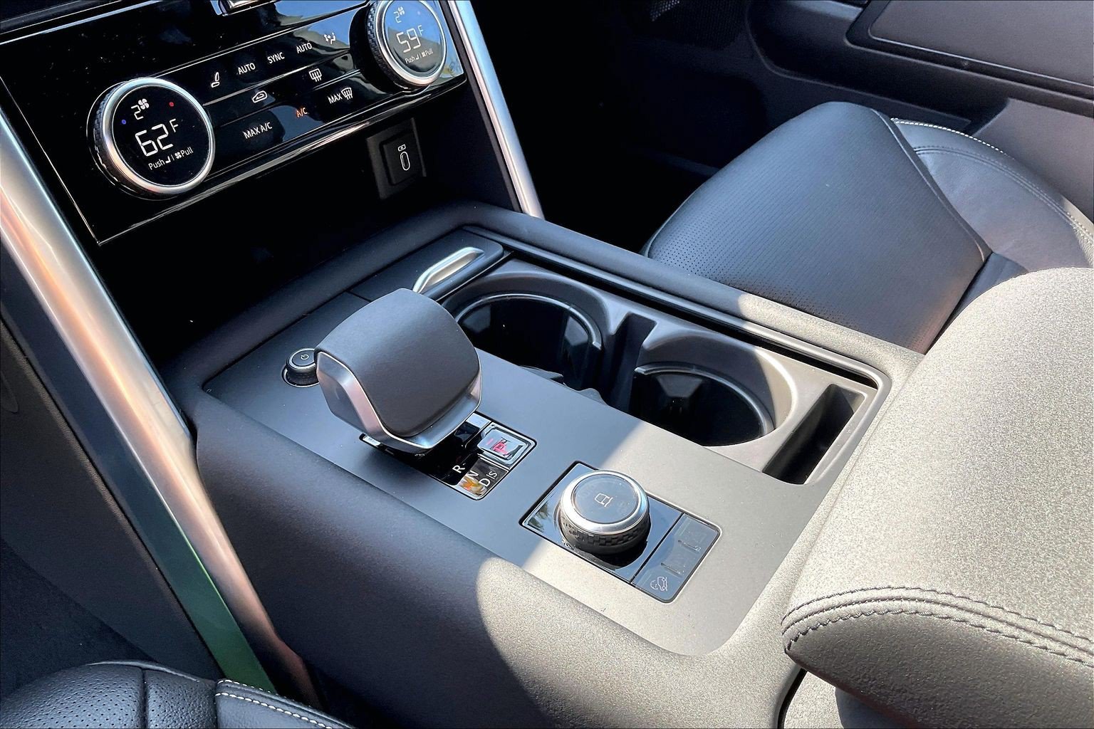 New 2026 Land Rover Discovery S AWD/4WD image 13