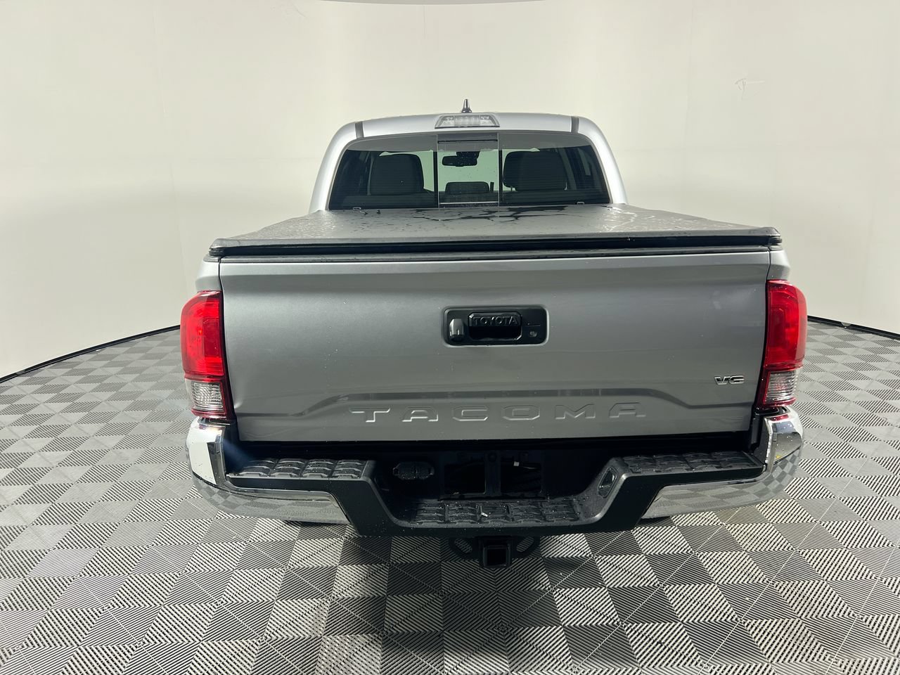 Used 2023 Toyota Tacoma SR5 RWD image 4