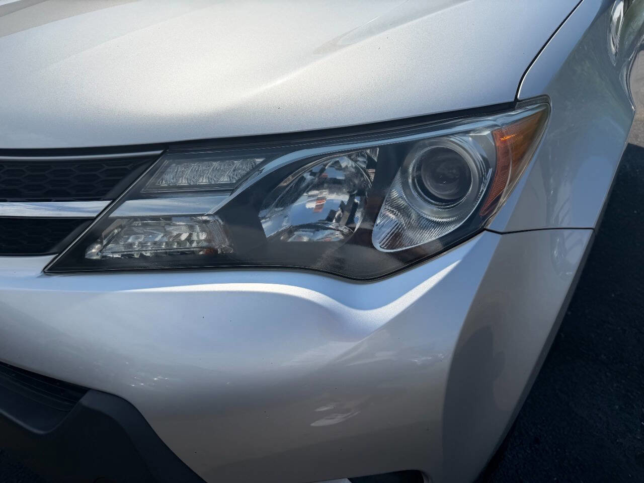 Used 2013 Toyota RAV4 LE AWD/4WD image 2