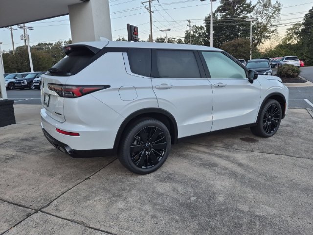 New 2026 Mitsubishi Outlander LE FWD image 3