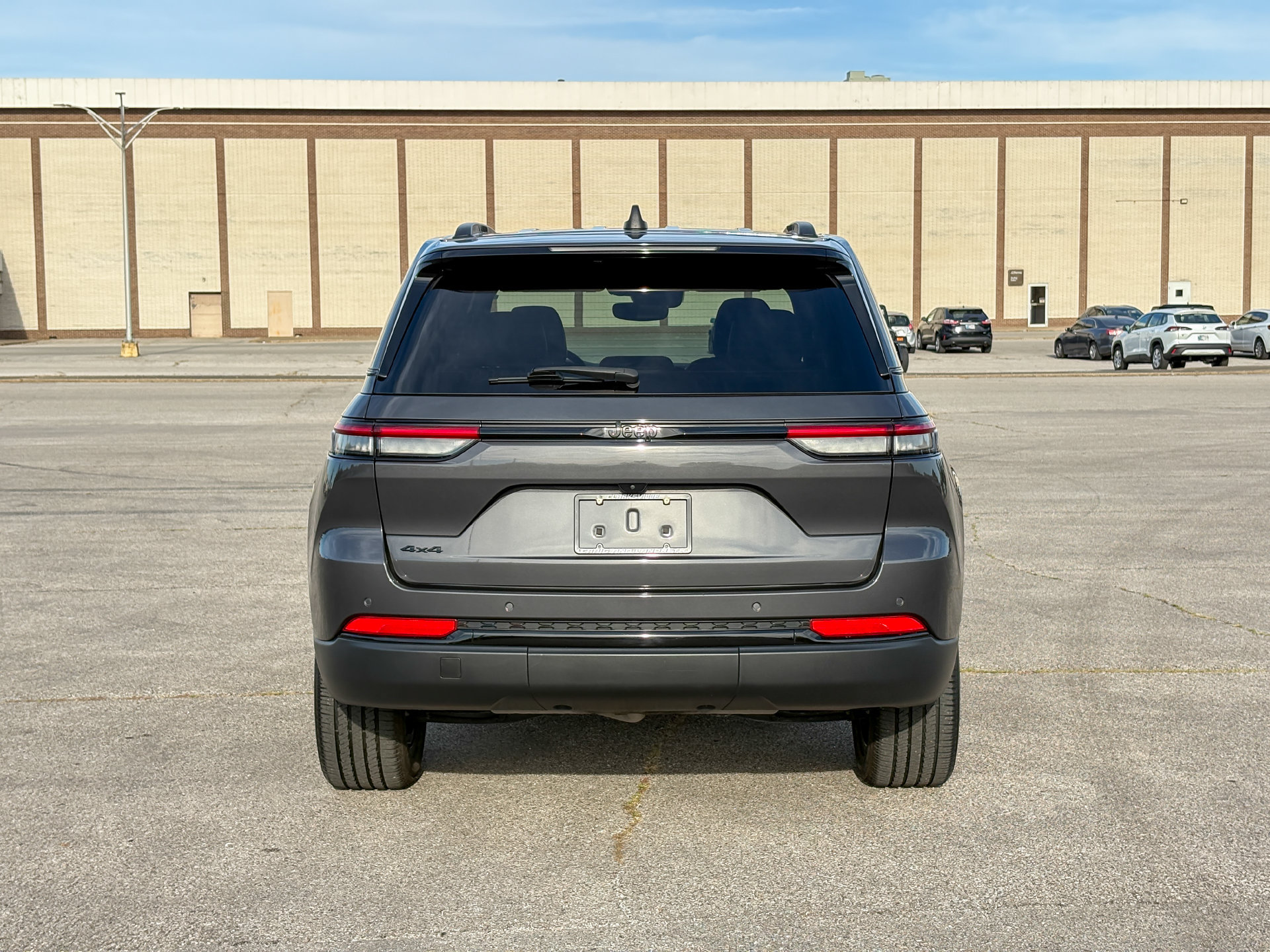 Used 2023 Jeep Grand Cherokee Altitude AWD/4WD image 7