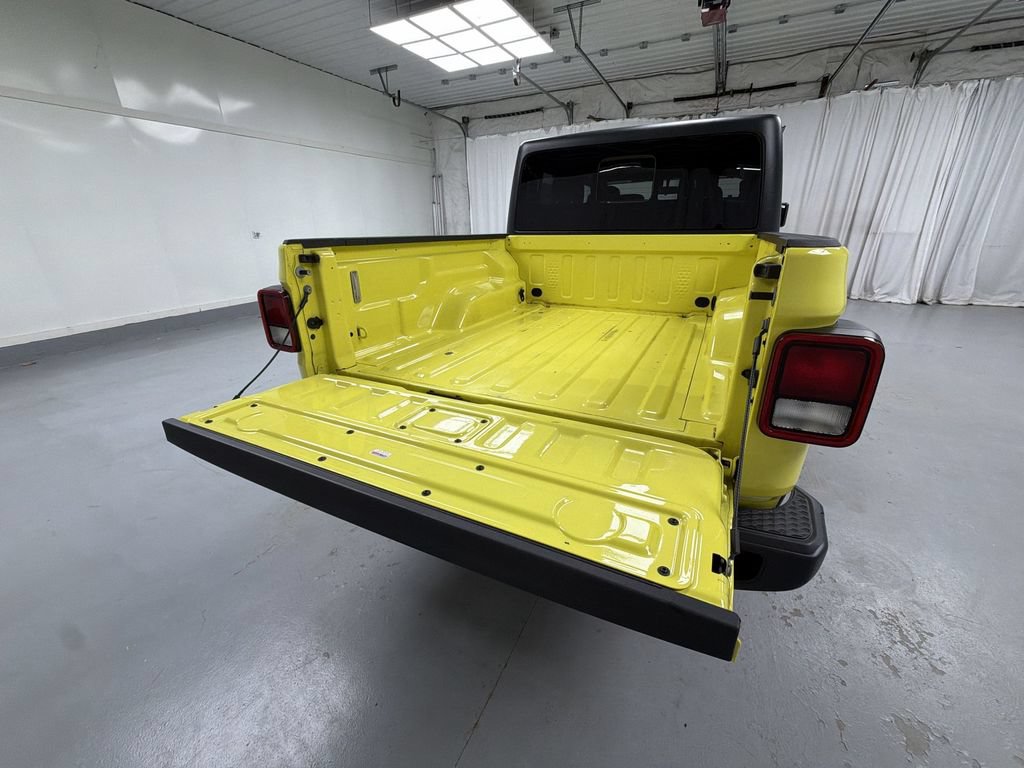 Used 2023 Jeep Gladiator Sport AWD/4WD image 16
