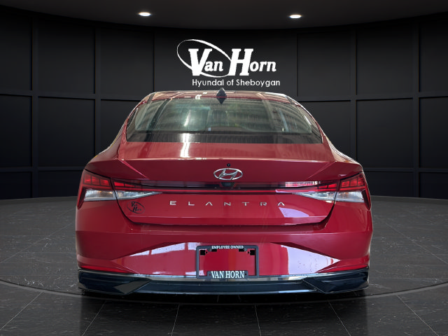 Used 2022 Hyundai Elantra SEL w/ Convenience + Premium Package FWD image 6